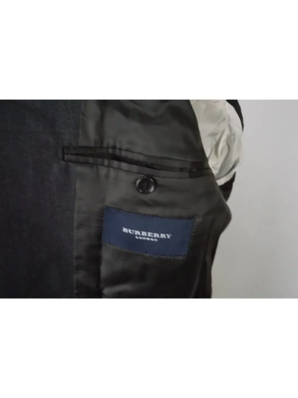 Burberry London Woven Dark Gray Wool 2 Pc Suit Jacket Pants Sz 44S BRAND NEW